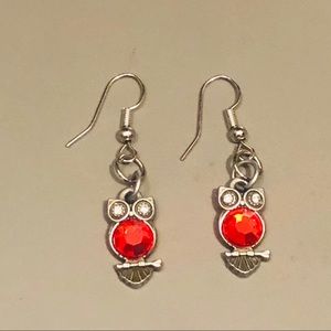 Dangling earrings with red stone
